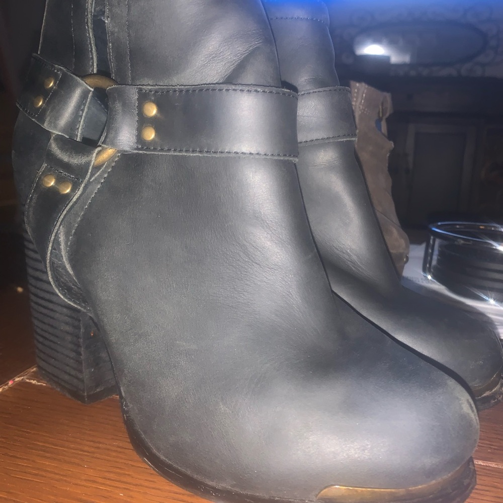 Jeffery Campbelll 4” heel harness booties sz 8